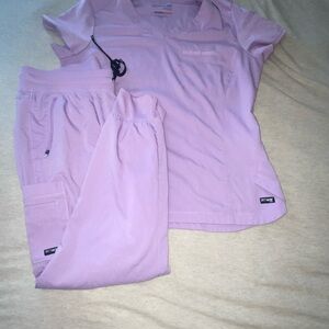 Grey's Anatomy Spandex 2 Pocket V-Neck Light Purple Scrub Top and Jogger bottom